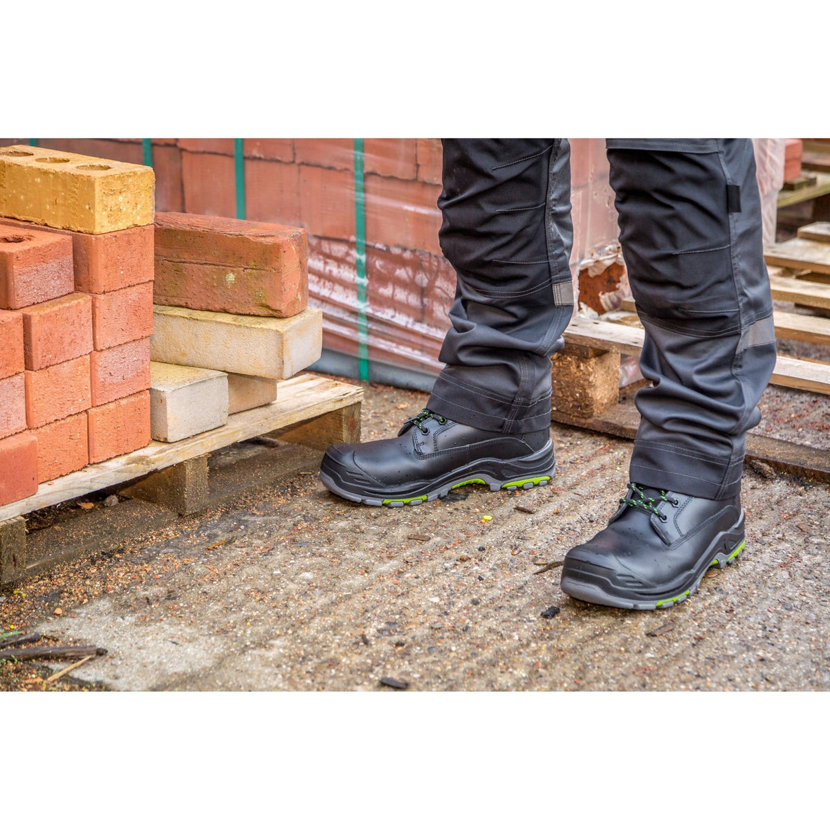Apache Dakota Black Metal Free Waterproof Safety Boot | S3 WR HRO SRC | CE EN ISO 20345:2011 - Safety Boot