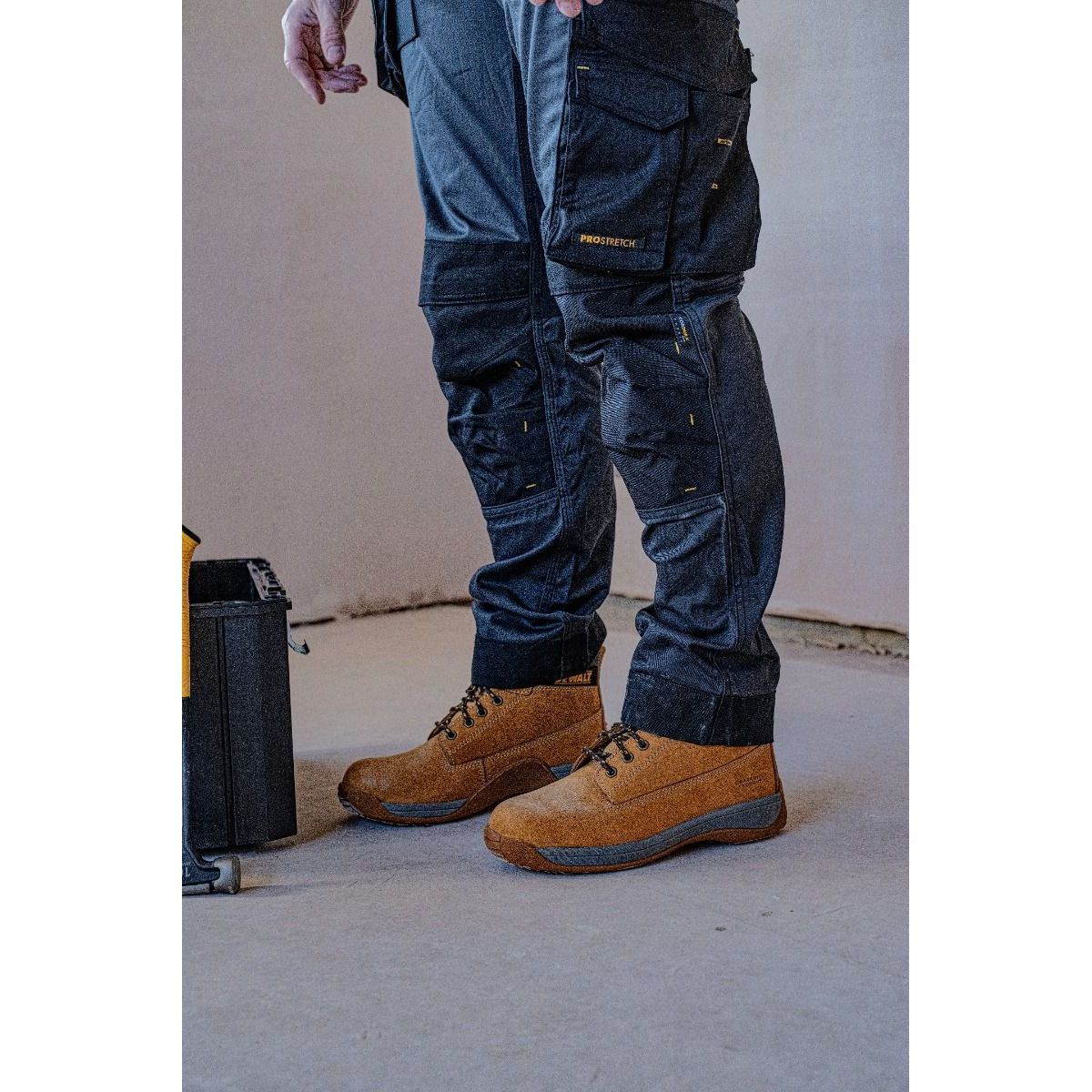 DeWalt Apprentice Wheat Nubuck Safety Hiker SB - Safety Boot