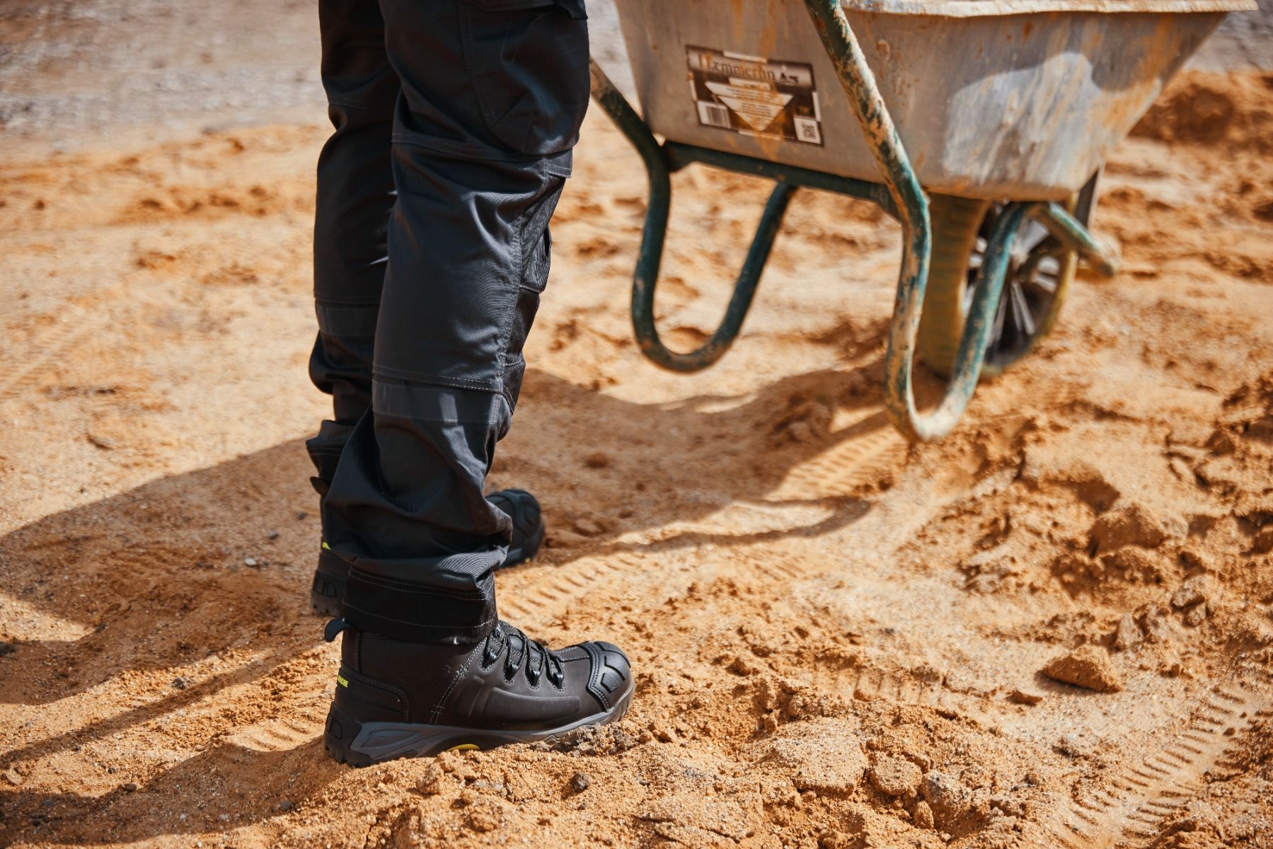 Apache Mercury Black Non-Metallic Waterproof Safety Boot S7L - Safety Boot